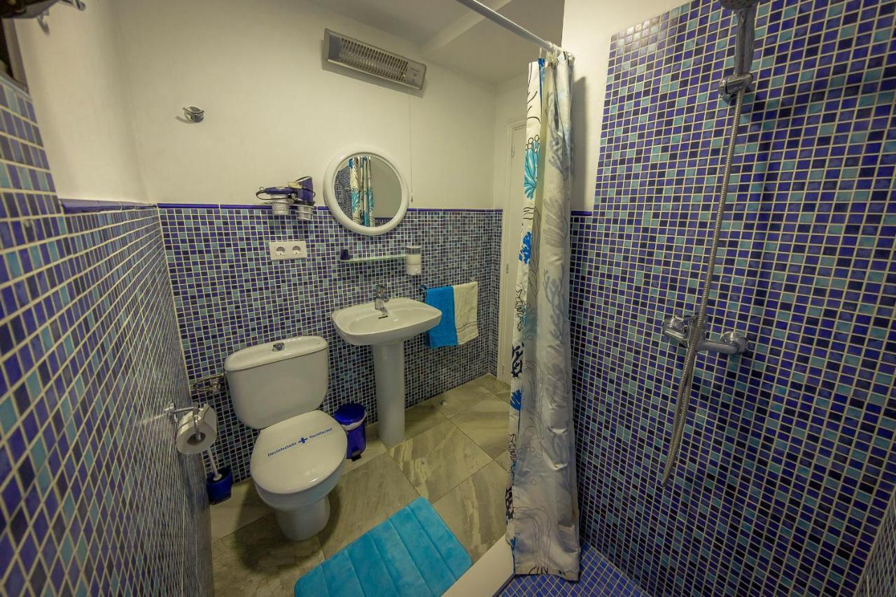 Large Double Room Sofa Bed Private Bathroom